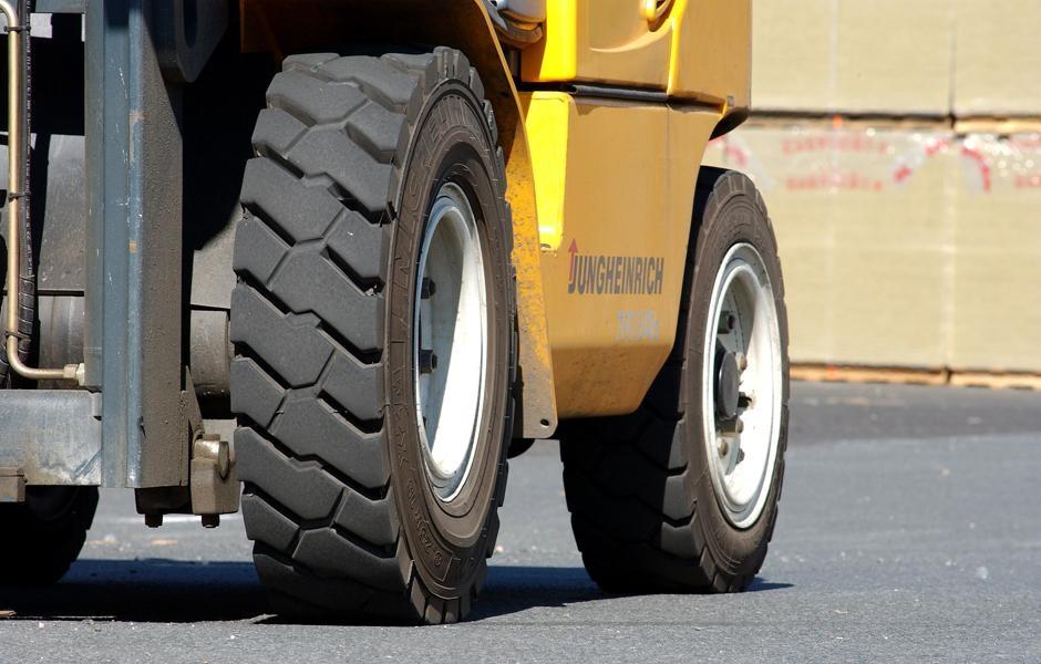 Фото: Michelin XZM 18*7-8 на погрузчике