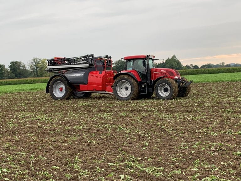 Фото: Обприскувач Horsch наповнений 8000 літрів води. Шини Alliance 354 AGRIFLEX+